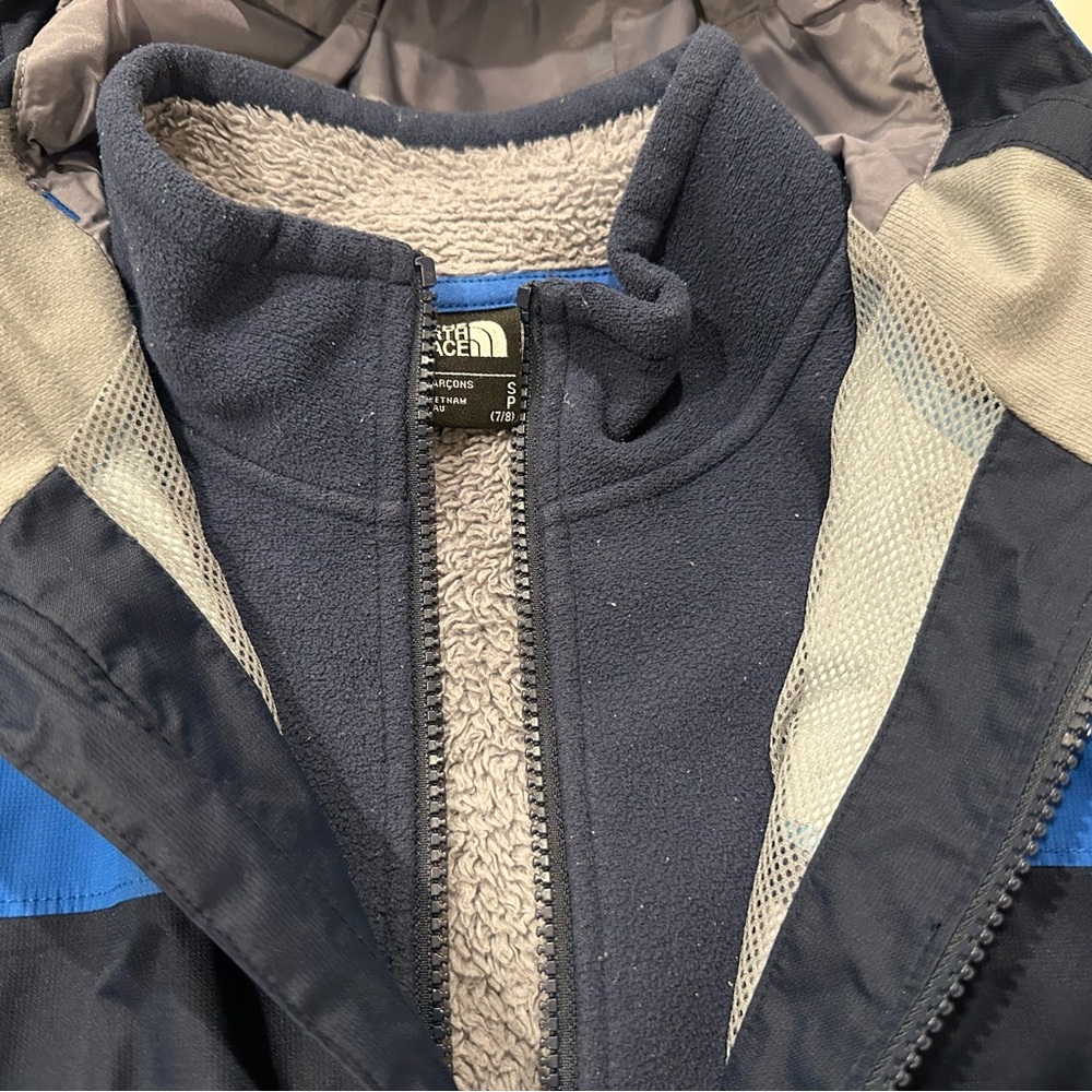 The North Face Triclimate 3 in 1 HyVent Coat: Boys Size 7/8 - Picture 3 of 5